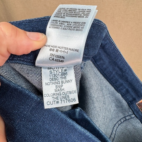 MOTHER Pull-On Nothing Bunny Snip Capri Jeans Size 27 Blue Denim Medium Wash - Picture 12 of 12